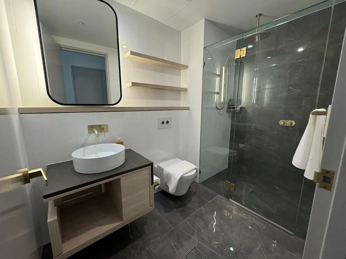 아파트 Coast & Sky - Lv 49 Private Beachfront Luxury Suite In Ocean By Meriton 골드코스트 오스트레일리아